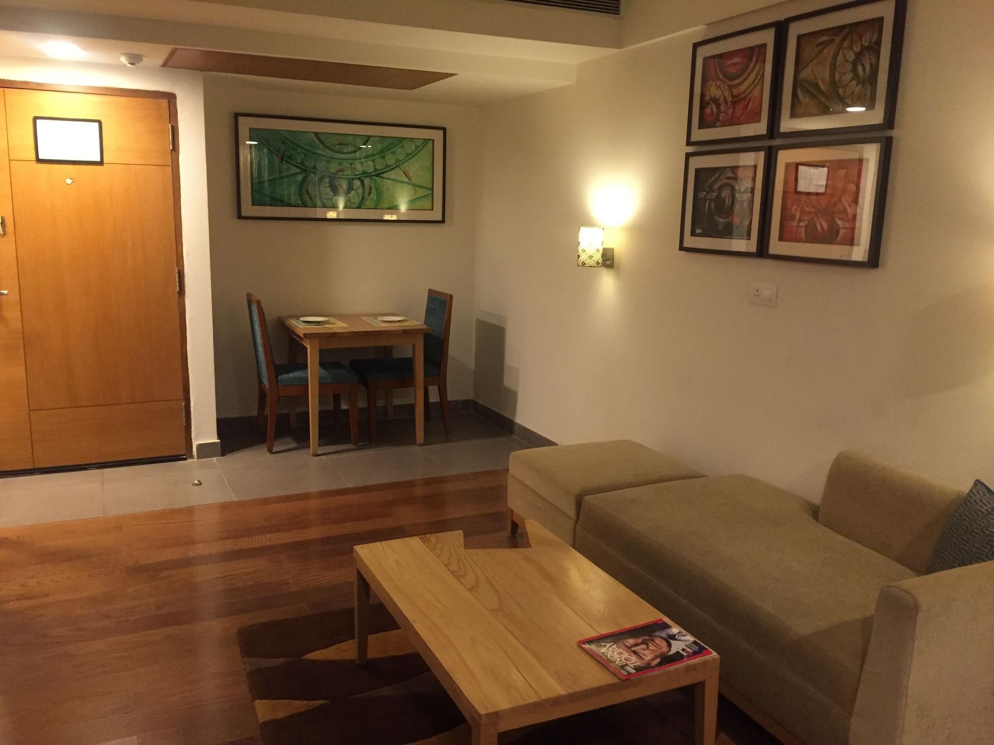 Lemon Tree Hotel, Ντεχραντούν Εξωτερικό φωτογραφία