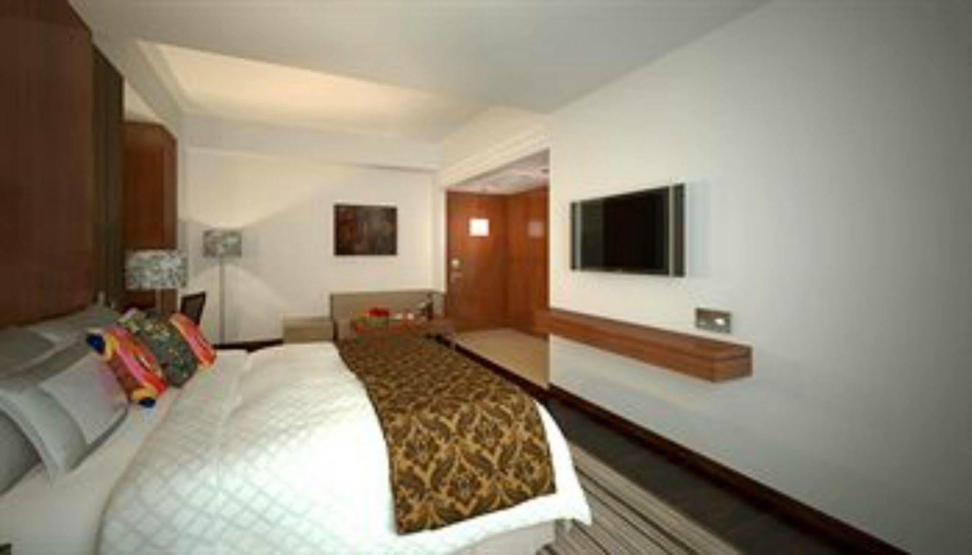 Lemon Tree Hotel, Ντεχραντούν Εξωτερικό φωτογραφία