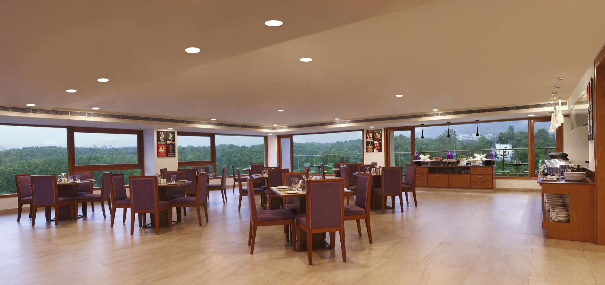 Lemon Tree Hotel, Ντεχραντούν Εξωτερικό φωτογραφία