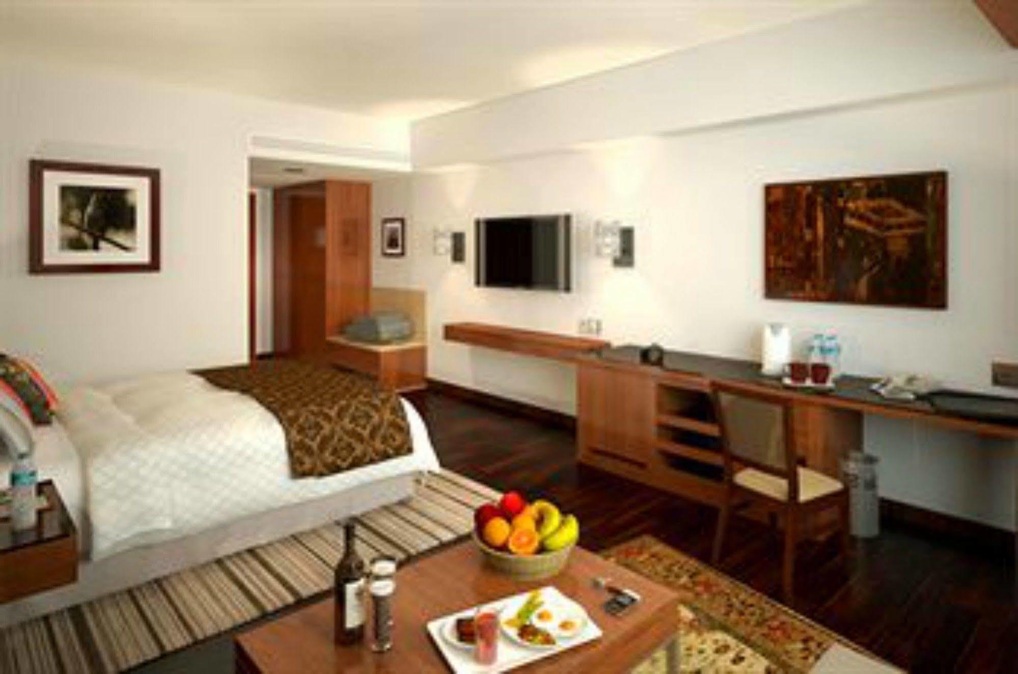 Lemon Tree Hotel, Ντεχραντούν Εξωτερικό φωτογραφία