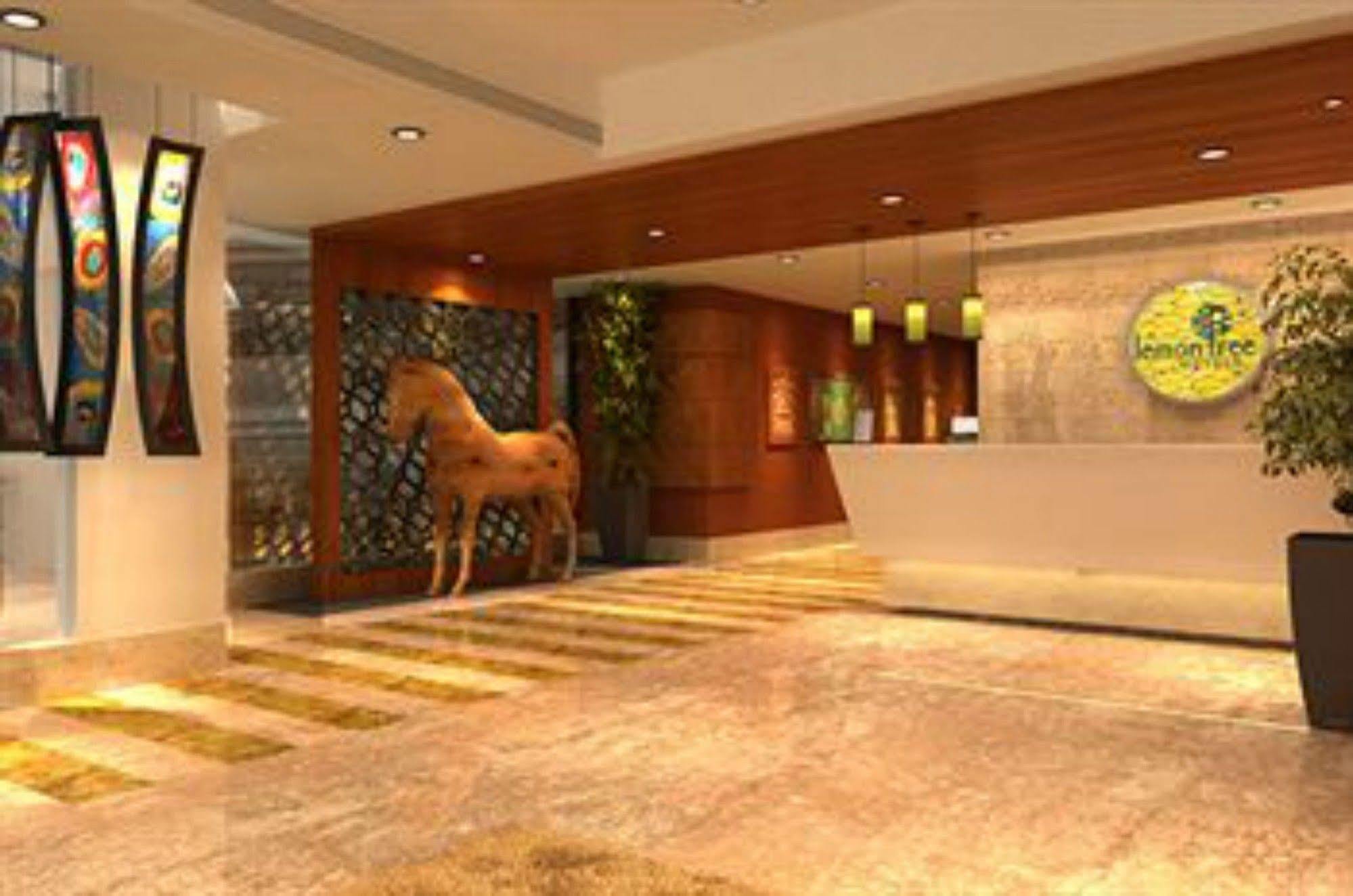 Lemon Tree Hotel, Ντεχραντούν Εξωτερικό φωτογραφία