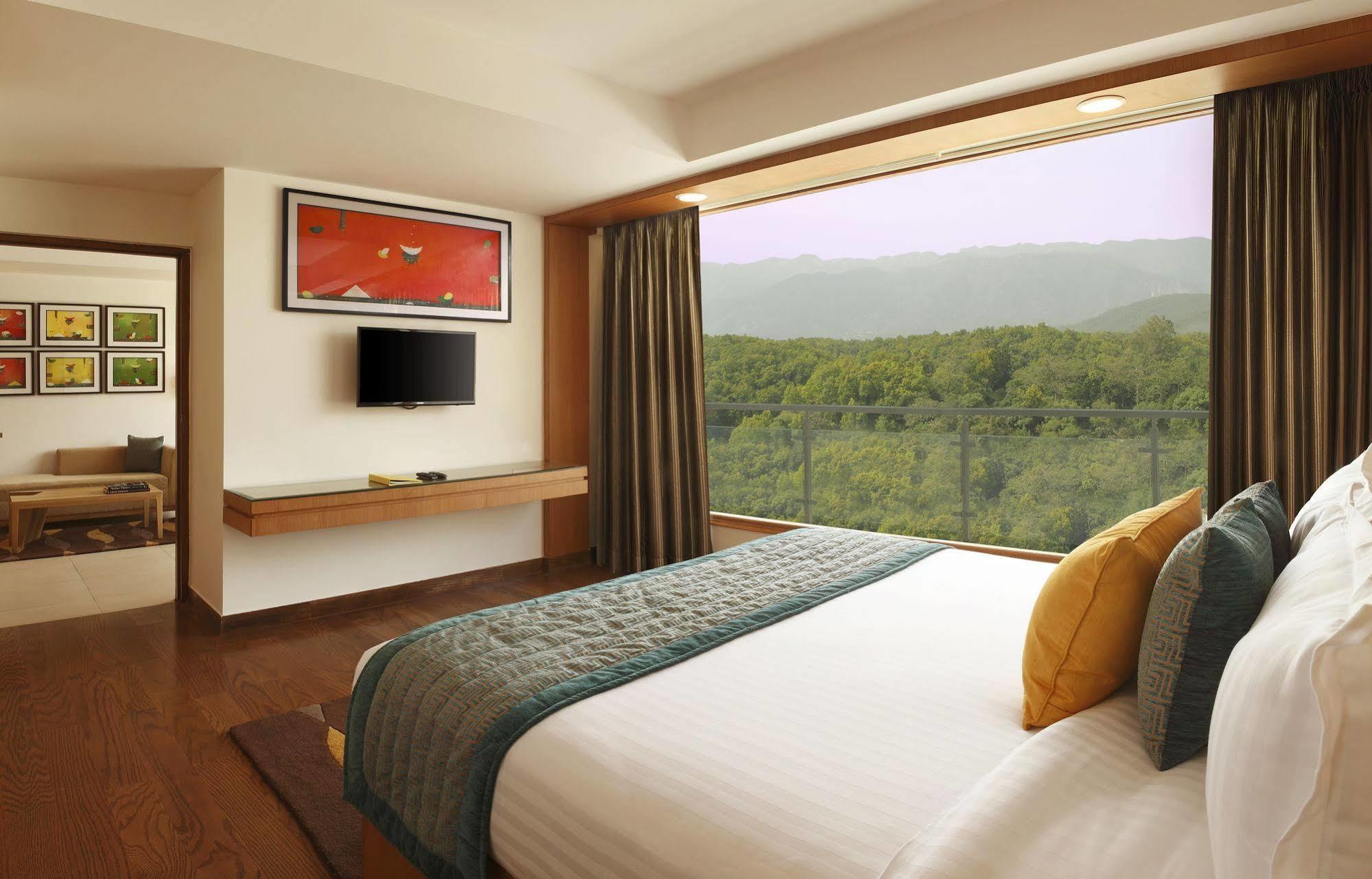 Lemon Tree Hotel, Ντεχραντούν Εξωτερικό φωτογραφία