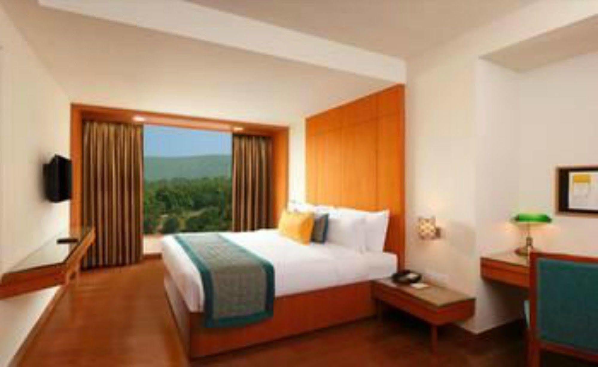 Lemon Tree Hotel, Ντεχραντούν Εξωτερικό φωτογραφία