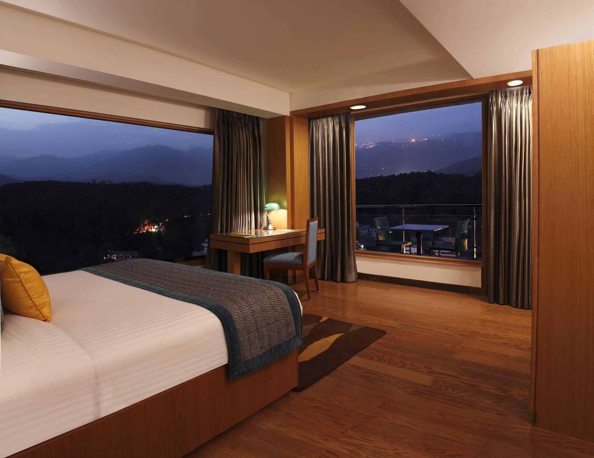 Lemon Tree Hotel, Ντεχραντούν Εξωτερικό φωτογραφία