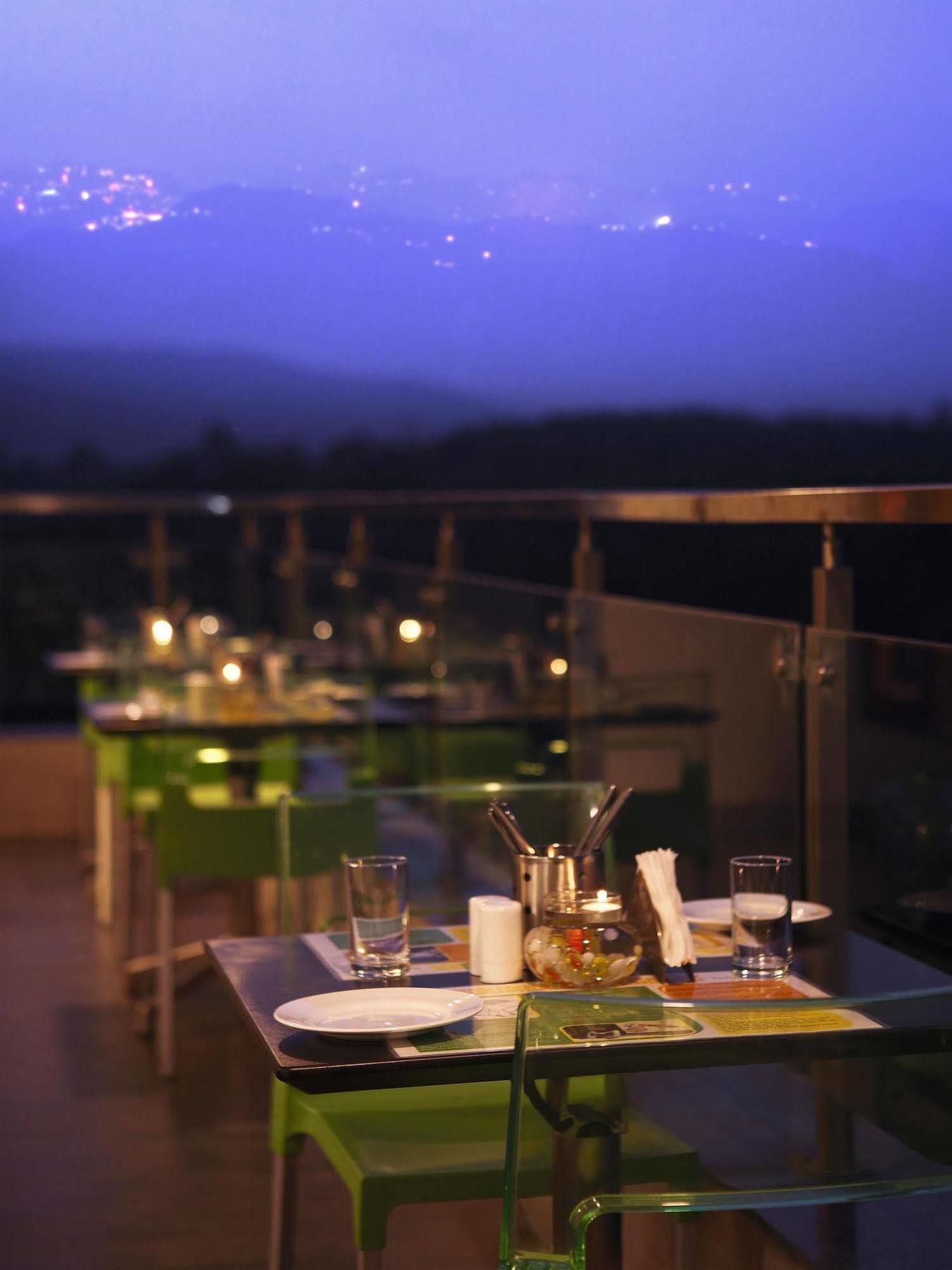 Lemon Tree Hotel, Ντεχραντούν Εξωτερικό φωτογραφία