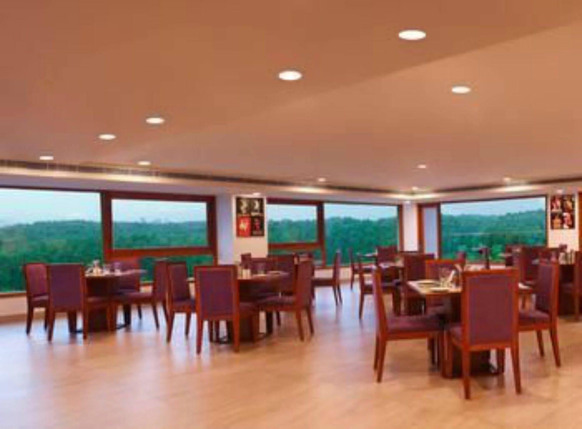 Lemon Tree Hotel, Ντεχραντούν Εξωτερικό φωτογραφία