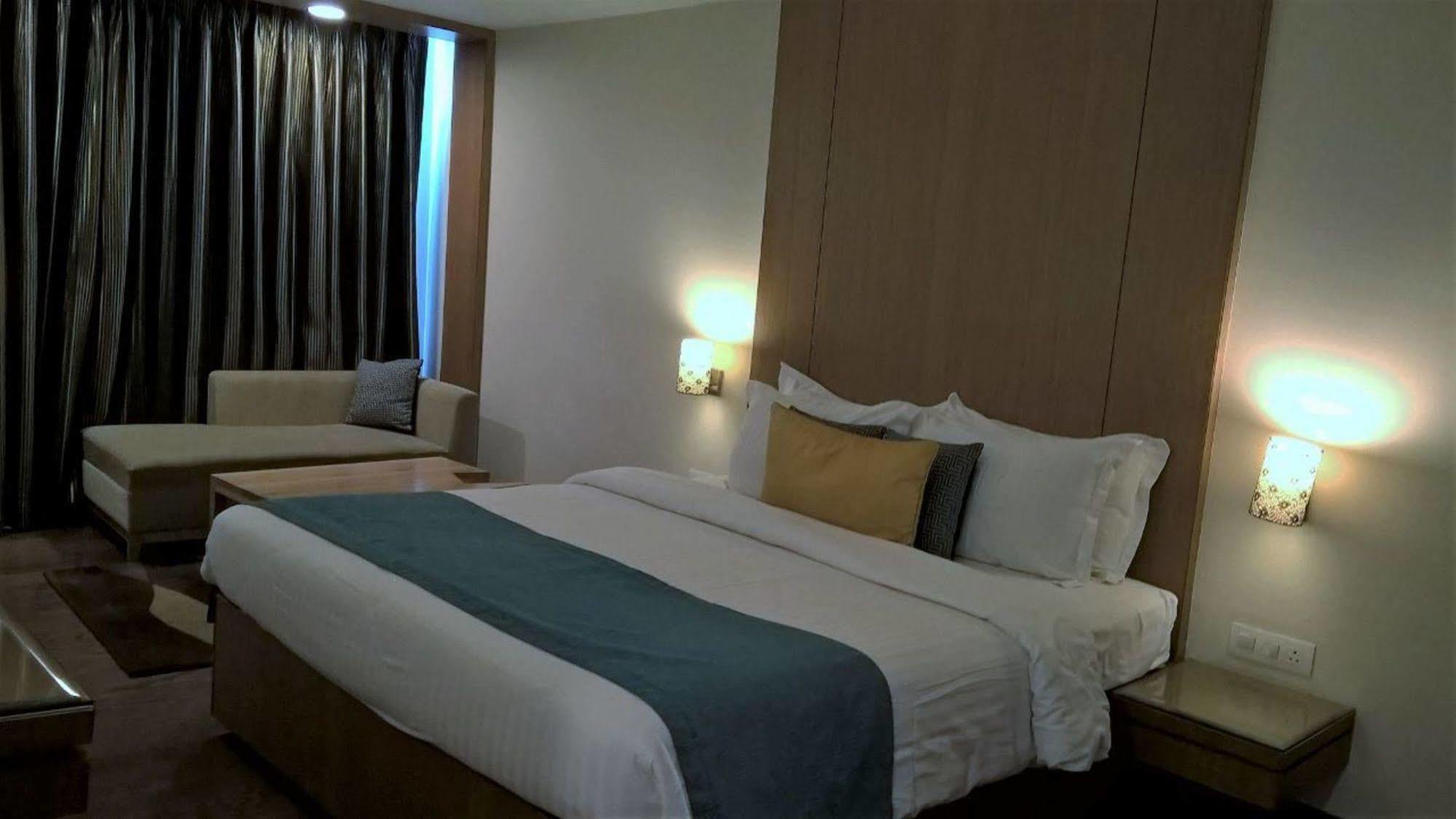 Lemon Tree Hotel, Ντεχραντούν Εξωτερικό φωτογραφία