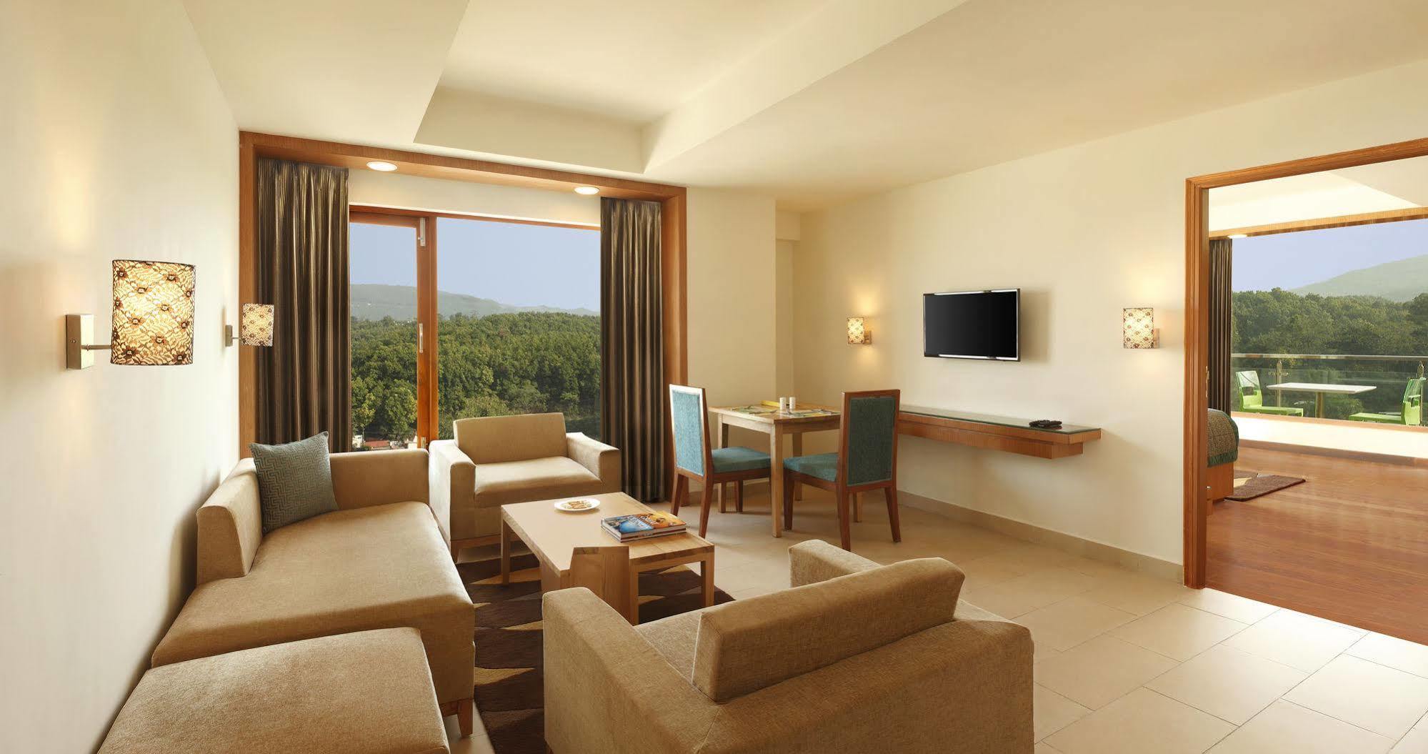 Lemon Tree Hotel, Ντεχραντούν Εξωτερικό φωτογραφία